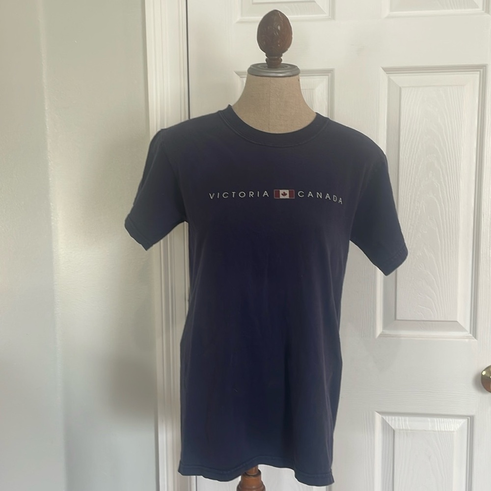 Vintage Victoria Canada T-Shirt 100% cotton navy blue adult men women size S